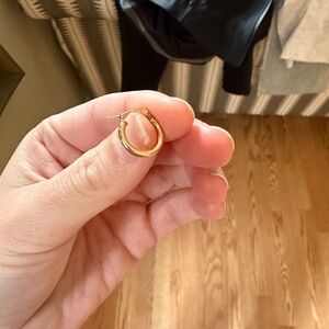 Single gold hoop